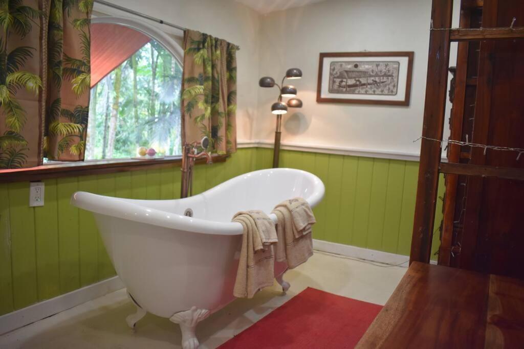 Keaau The Red Cottage And Hawaiian Pond Garden Paradise! מראה חיצוני תמונה